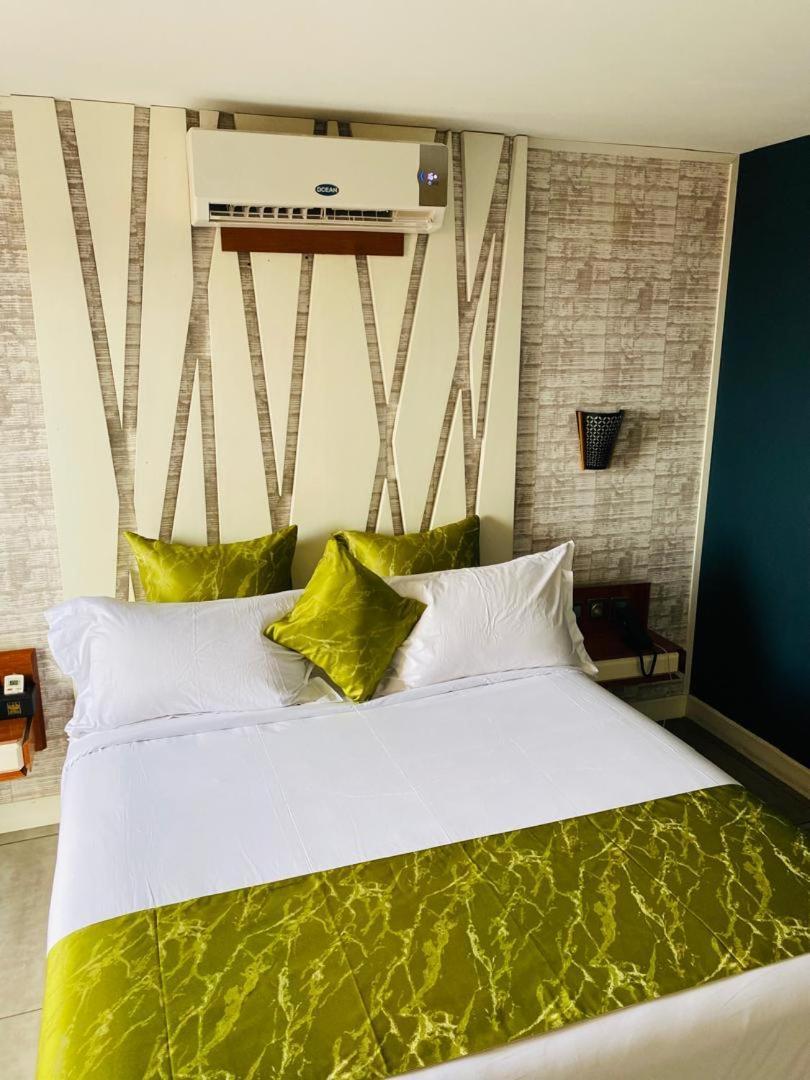 Boun'S Hotel Yaounde Bilik gambar